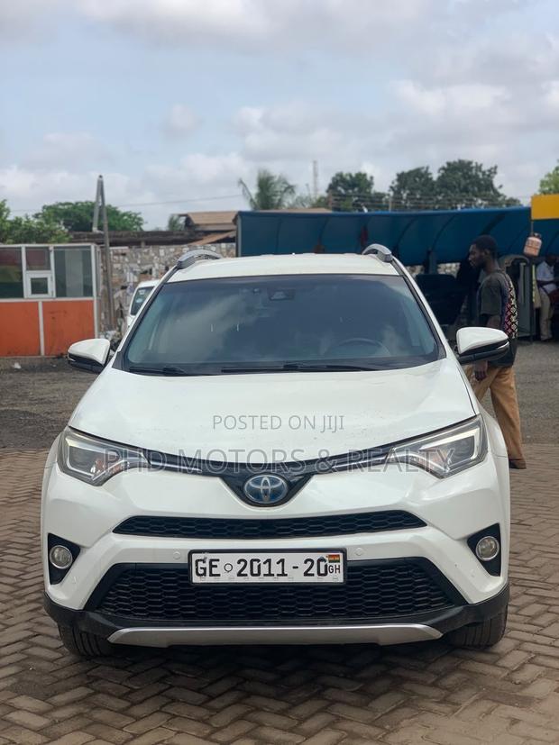 Toyota RAV4 SE 4dr SUV (2.5L 4cyl 6A) 2018 White