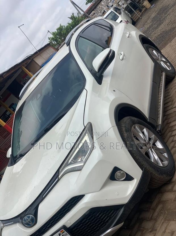 Toyota RAV4 SE 4dr SUV (2.5L 4cyl 6A) 2018 White