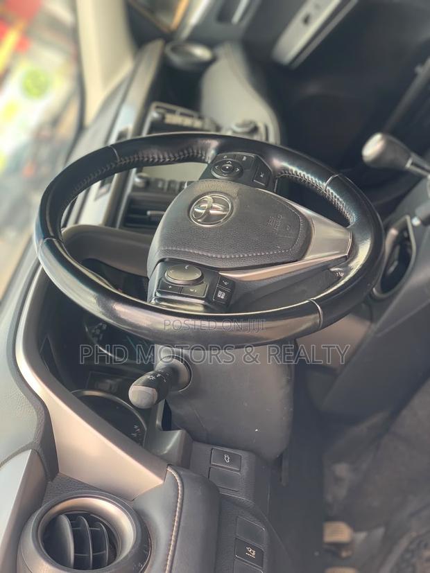 Toyota RAV4 SE 4dr SUV (2.5L 4cyl 6A) 2018 White