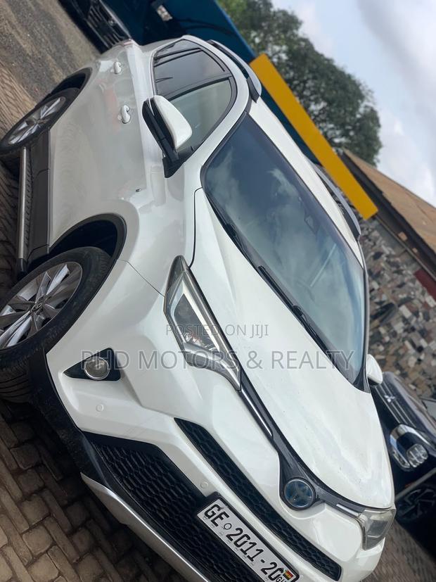 Toyota RAV4 SE 4dr SUV (2.5L 4cyl 6A) 2018 White