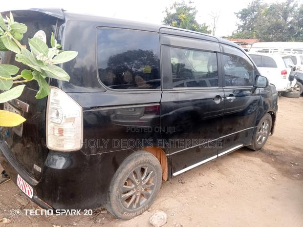 Toyota Voxy X 4WD 8-Seater 2013 Black