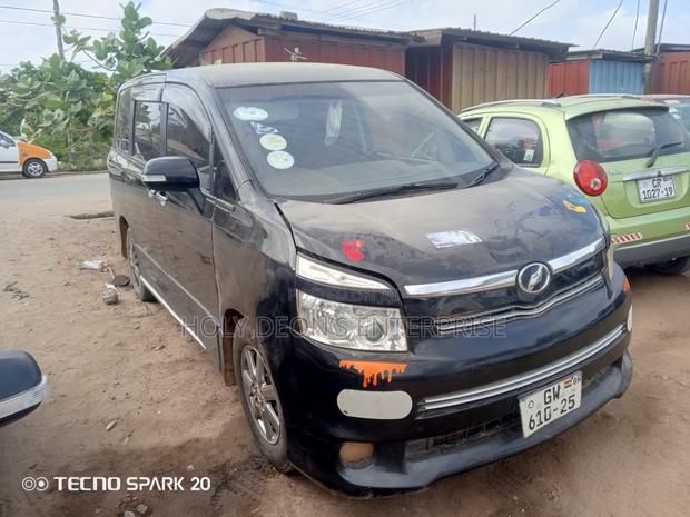 Toyota Voxy X 4WD 8-Seater 2013 Black