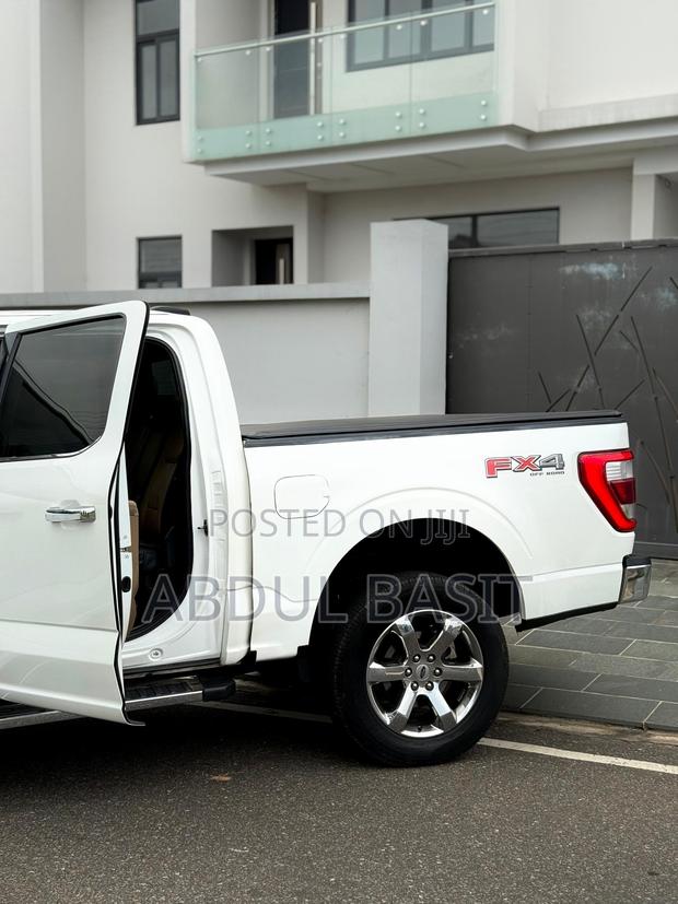 Ford F-150 LARIAT 2022 White
