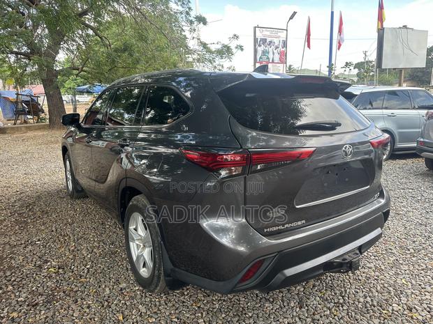 Toyota Highlander XLE 2021 Gray