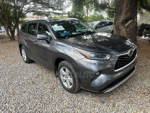 Toyota Highlander XLE 2021 Gray