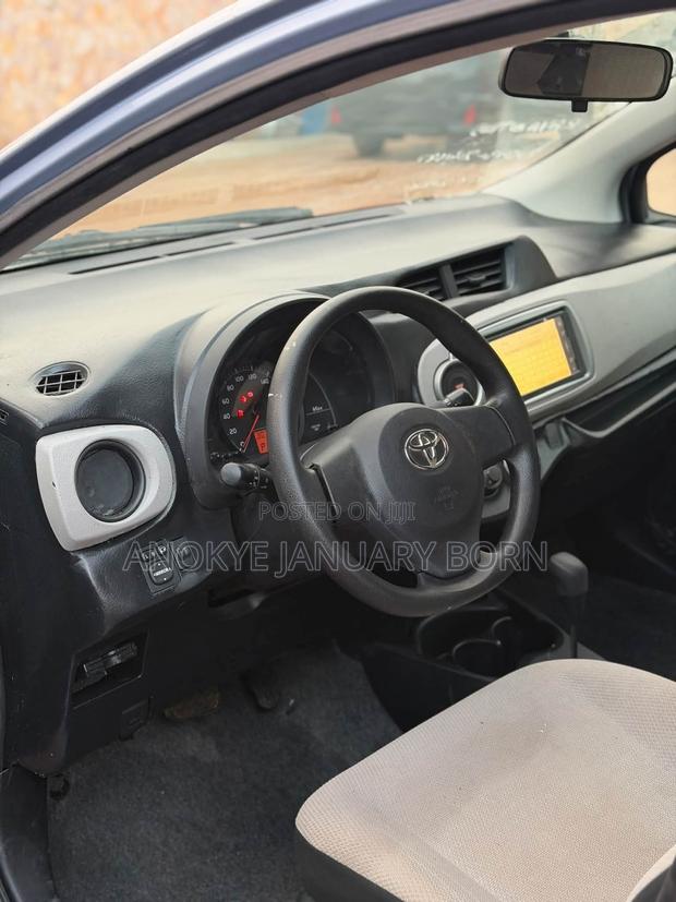 Toyota Vitz 2016 Silver