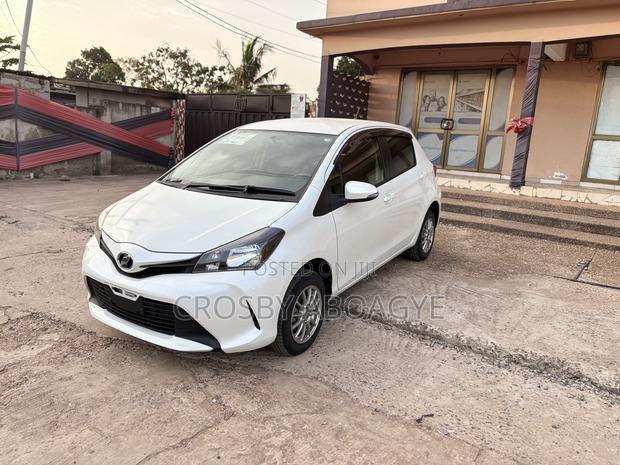 Toyota Vitz 1.3 AWD 5dr 2015 White