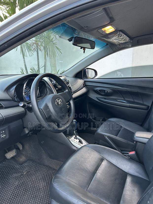 Toyota Yaris 2016 Silver