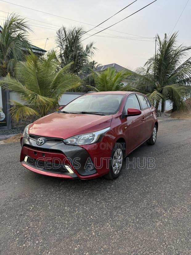 Toyota Yaris L Hatchback 5dr 2018 Burgundy
