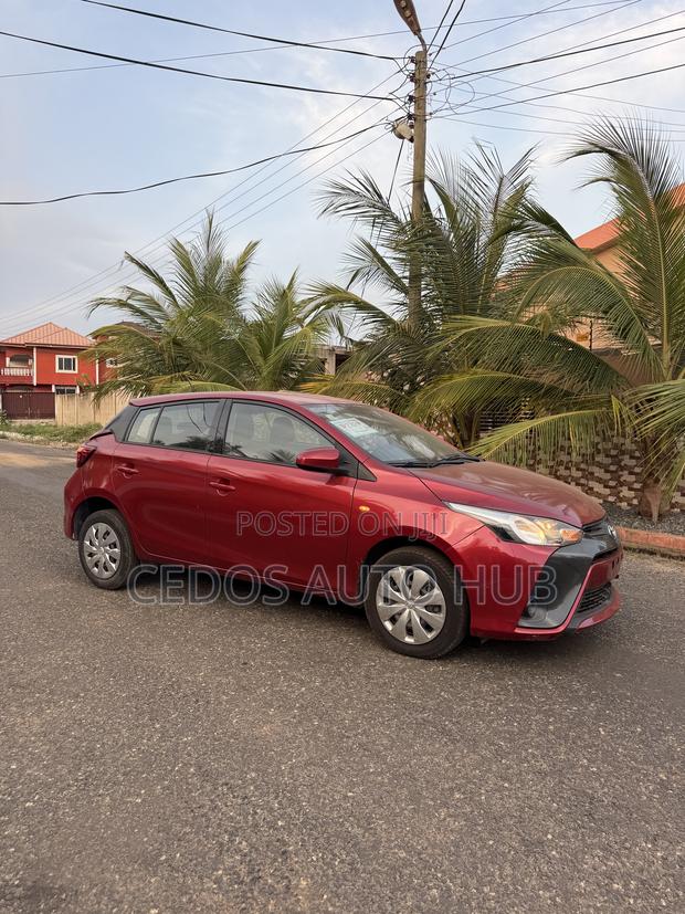 Toyota Yaris L Hatchback 5dr 2018 Burgundy
