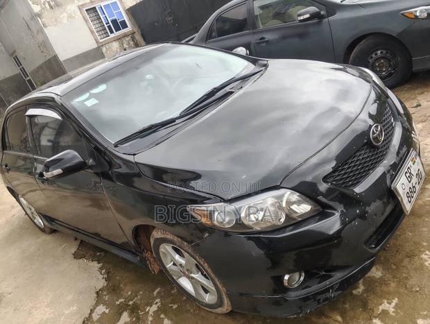 Toyota Corolla Base 4dr Sedan (1.8L 4cyl 5M) 2010 Black