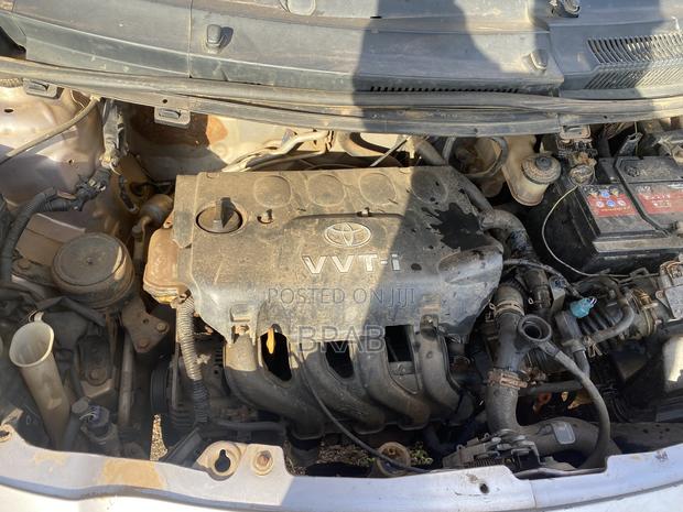 Toyota Vitz 1.5 FWD 5dr 2010 Silver