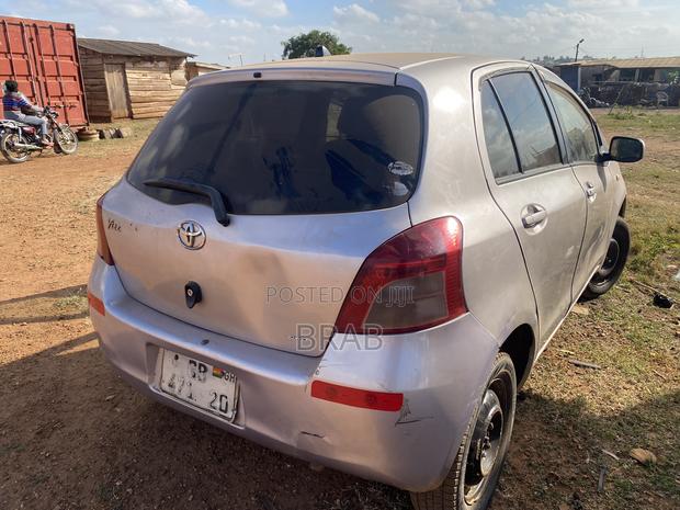 Toyota Vitz 1.5 FWD 5dr 2010 Silver