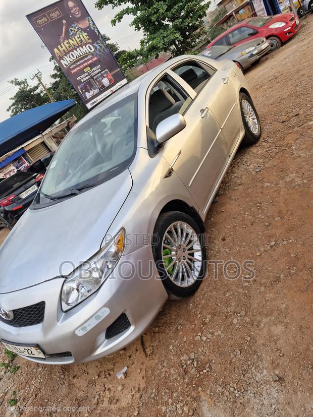 Toyota Corolla LE 4dr Sedan (1.8L 4cyl 4A) 2010 Silver