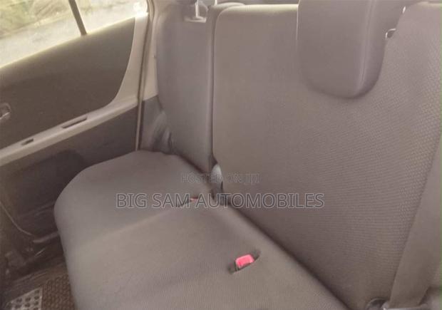 Toyota Vitz 2010 Silver