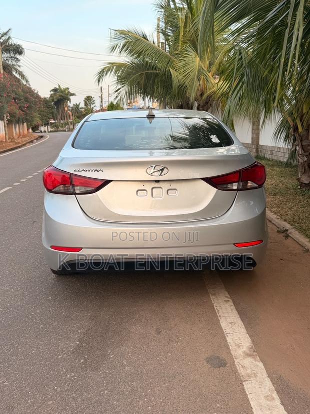 Hyundai Elantra SE Sedan FWD (1.8L 4cyl 6M) 2016 Silver