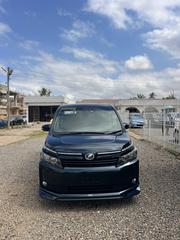 Toyota Voxy X 4WD 8-Seater 2015 White for sale