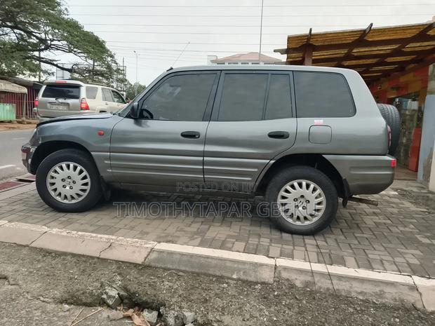 Toyota RAV4 Base 4x4 1997 Gray