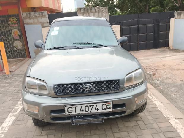 Toyota RAV4 Base 4x4 1997 Gray