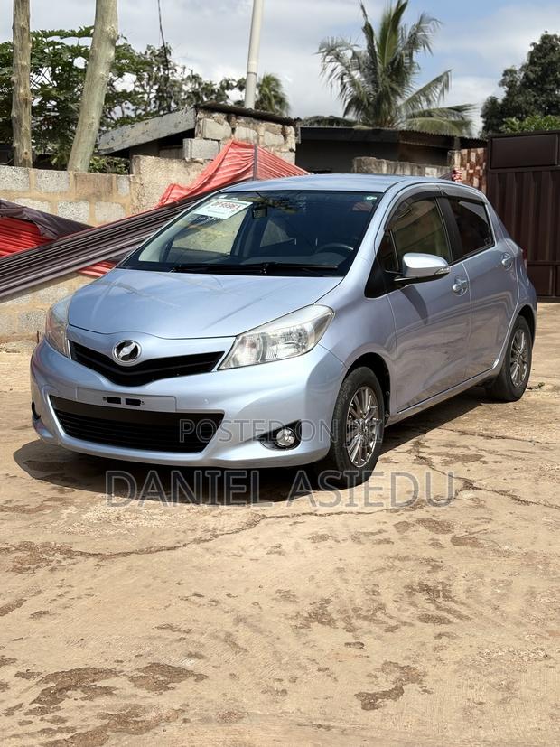 Toyota Vitz 1.3 AWD 3dr 2013 Blue