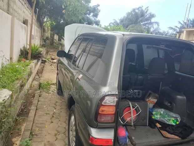 Toyota RAV4 Base 4x4 1997 Gray