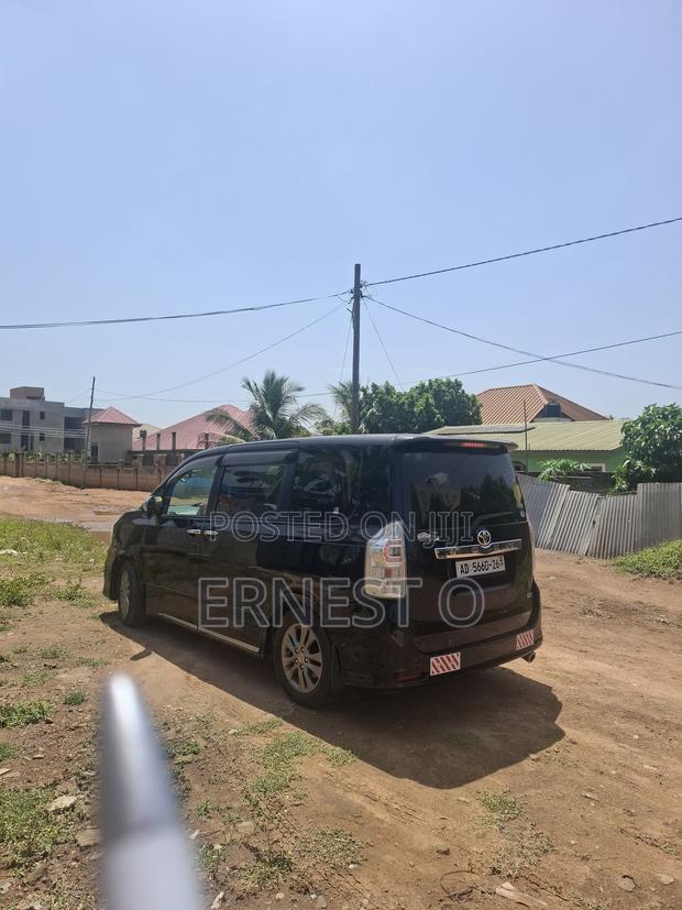 Toyota Voxy 2013 Black