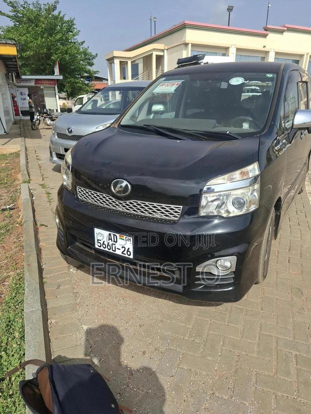 Toyota Voxy 2013 Black