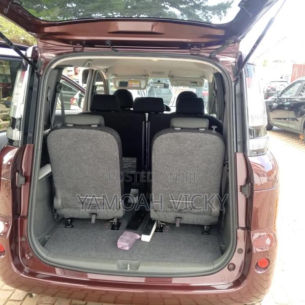 Toyota Sienta 2014 Brown