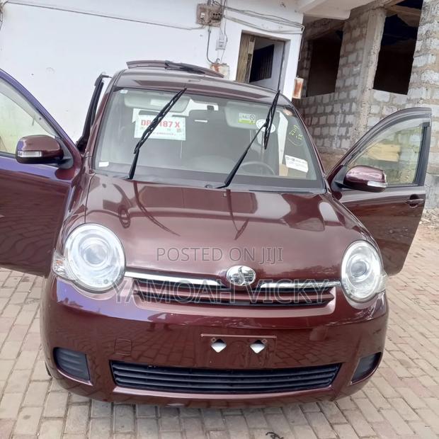 Toyota Sienta 2014 Brown