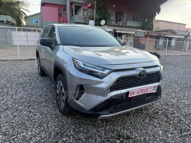Toyota RAV4 Limited AWD 2023 Silver