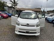 Toyota Voxy V 2WD 8-Seater 2010 White for sale