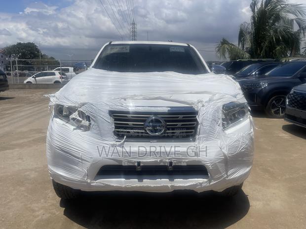 Nissan Navara 2018 White