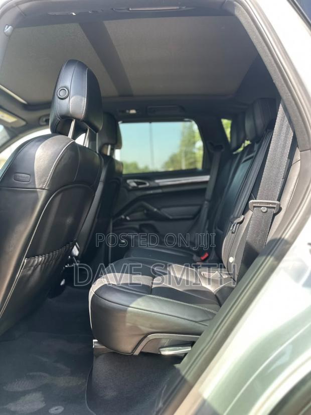 Porsche Cayenne 4dr SUV AWD (3.6L 6cyl 6M) 2014 Silver