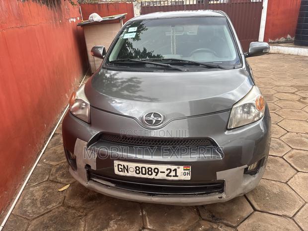 Scion xD Base 2010 Gray