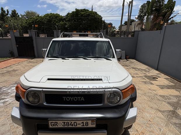 Toyota FJ Cruiser 4dr SUV 4WD (4.0L 6cyl 5A) 2014 White