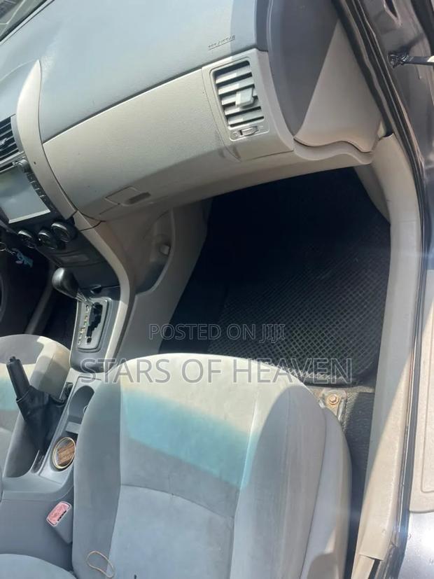 Toyota Corolla 2010 Gray