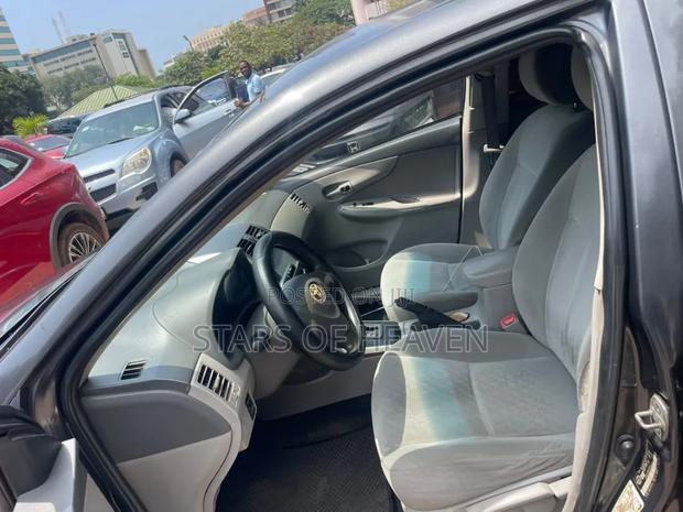 Toyota Corolla 2010 Gray