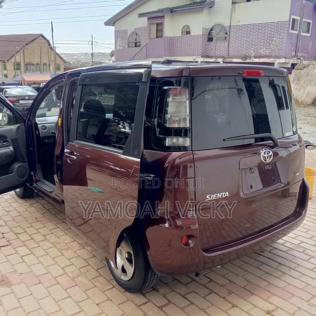 Toyota Sienta 1.5 AWD 2014 Brown
