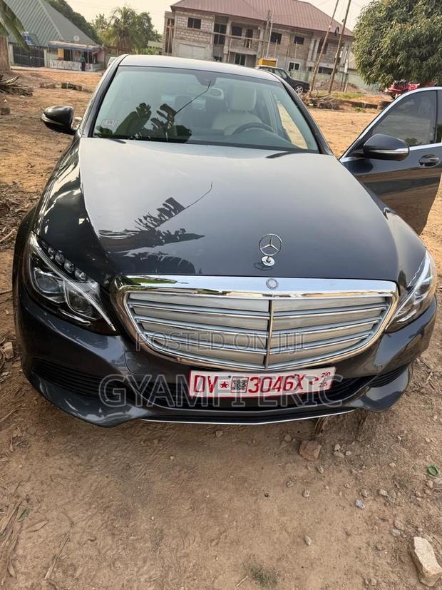 Mercedes-Benz C300 Luxury 4dr AWD 4Matic Sedan (2.0L 4cyl 7A) 2015 Gray