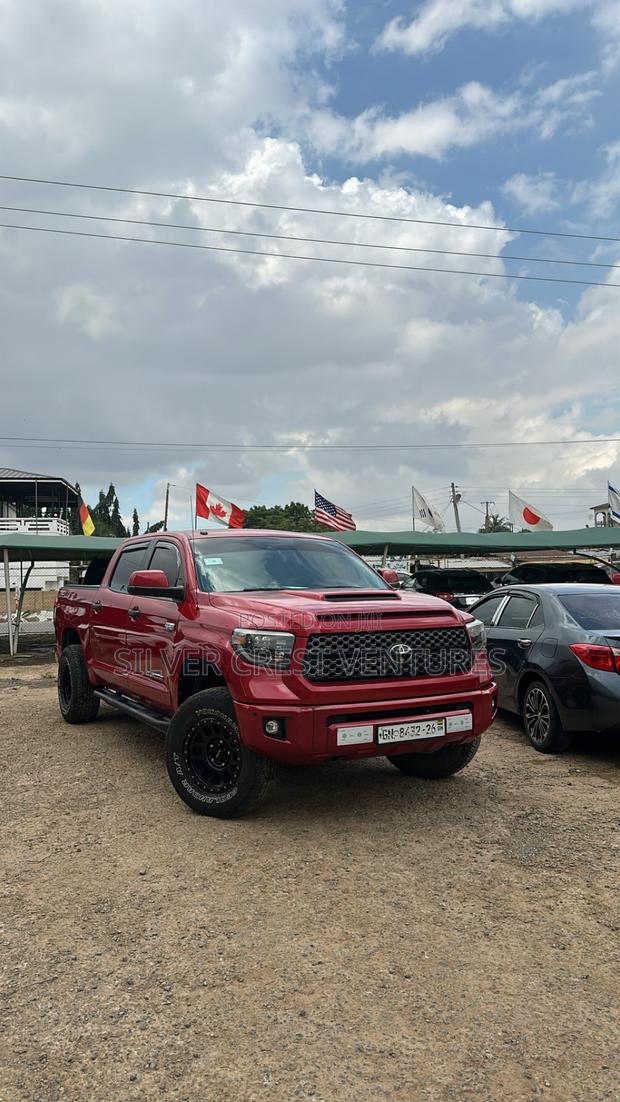 Toyota Tundra Platinum 5.7L V8 4x4 CrewMax 5.6 ft. box 145.7 in. WB Red
