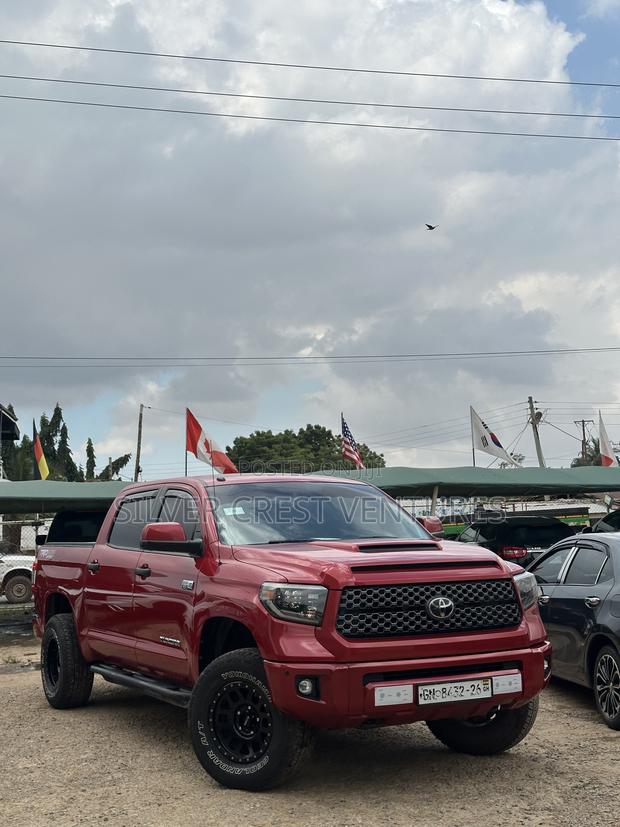 Toyota Tundra Platinum 5.7L V8 4x4 CrewMax 5.6 ft. box 145.7 in. WB Red