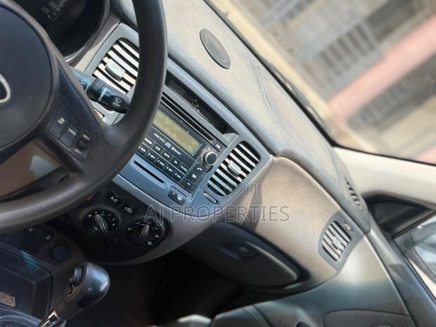 Kia Rio Base 4dr Sedan (1.6L 4cyl 5M) 2010 Silver