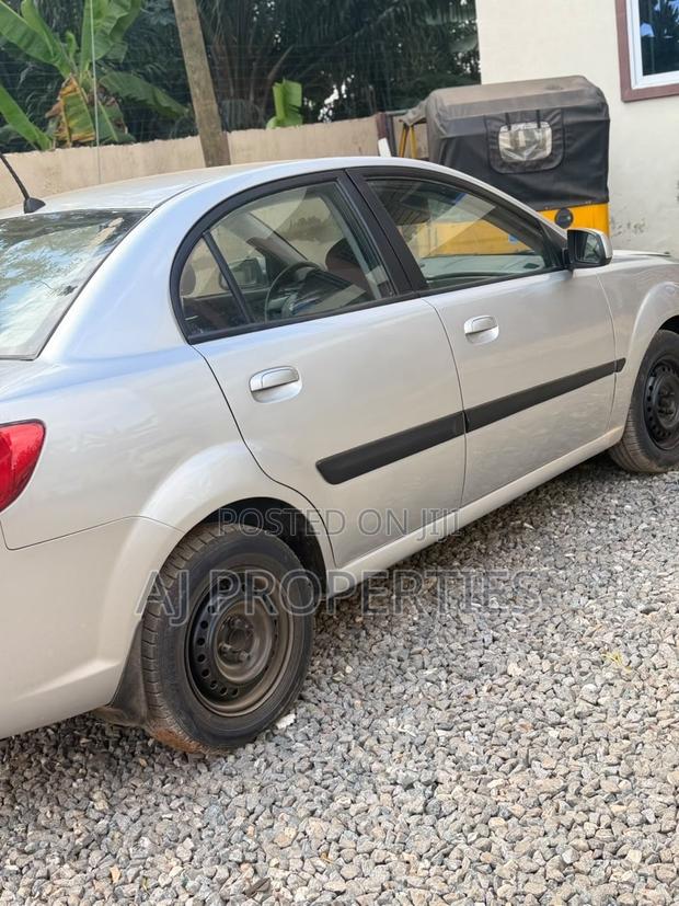 Kia Rio Base 4dr Sedan (1.6L 4cyl 5M) 2010 Silver