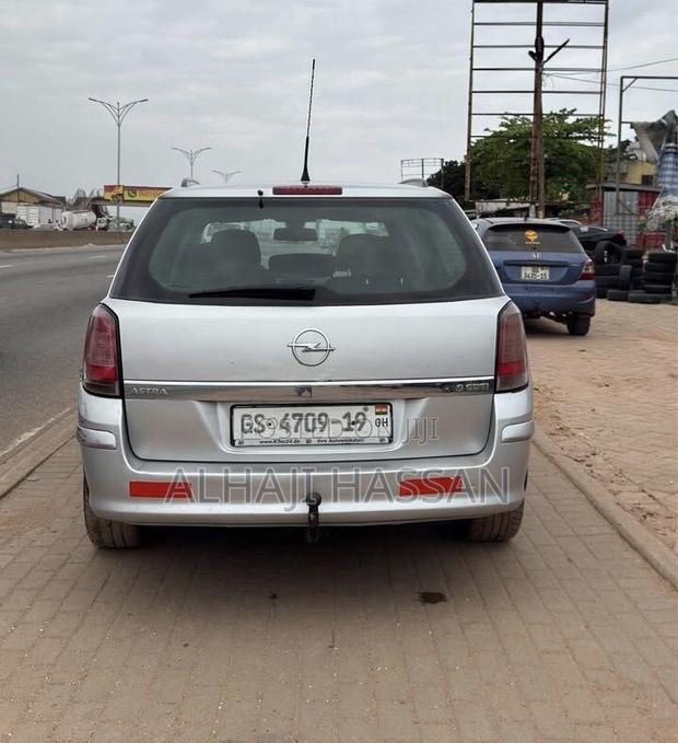 Opel Astra 1.6 Caravan 2008 Silver