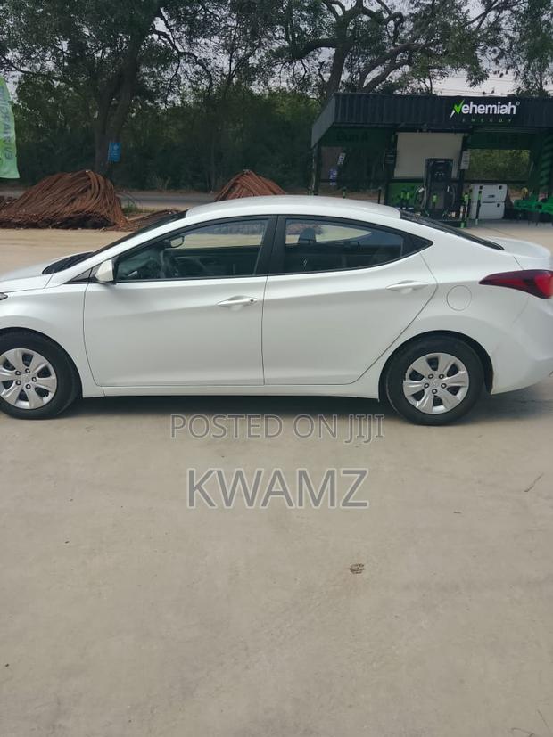 Hyundai Elantra Limited Sedan FWD (1.8L 4cyl 6A) 2016 White