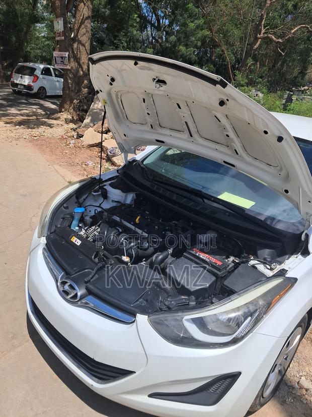 Hyundai Elantra Limited Sedan FWD (1.8L 4cyl 6A) 2016 White
