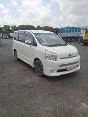 Toyota Voxy 2013 White for sale
