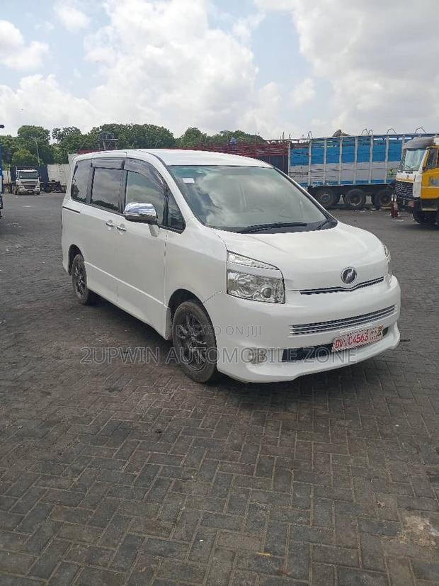 Toyota Voxy 2013 White