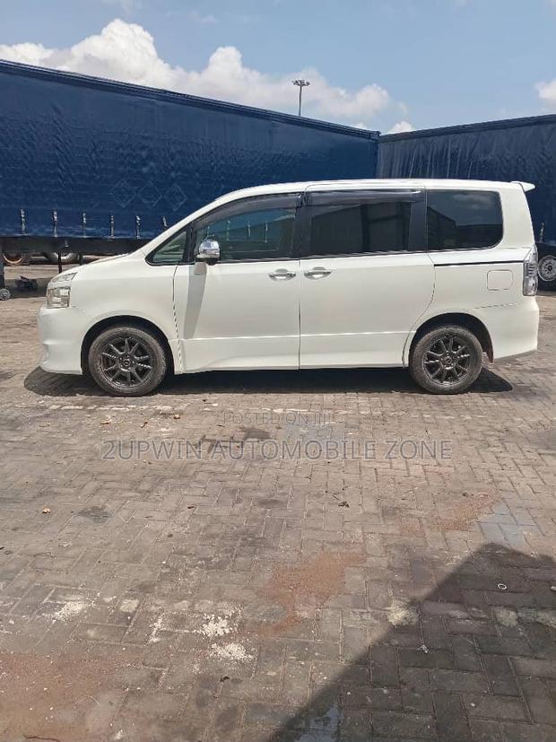 Toyota Voxy 2013 White