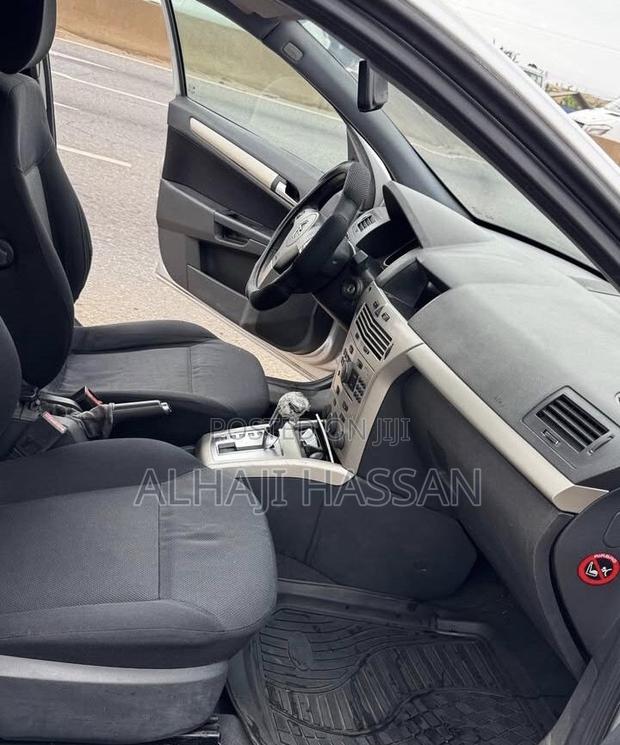 Opel Astra 1.6 Caravan 2008 Silver